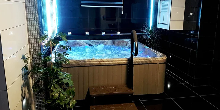 120 minut privátní vířivky pro 2-4 osoby: varianta s infrasaunou i láhví sektu