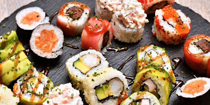 Výběr ze tří bohatých sushi menu včetně degustace s předkrmem, dezertem i proseccem