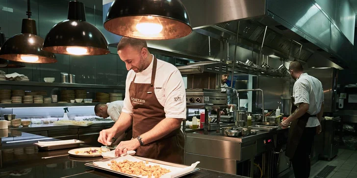 Hotel v centru Budapešti: snídaně v michelinské restauraci a neomezený vstup do wellness