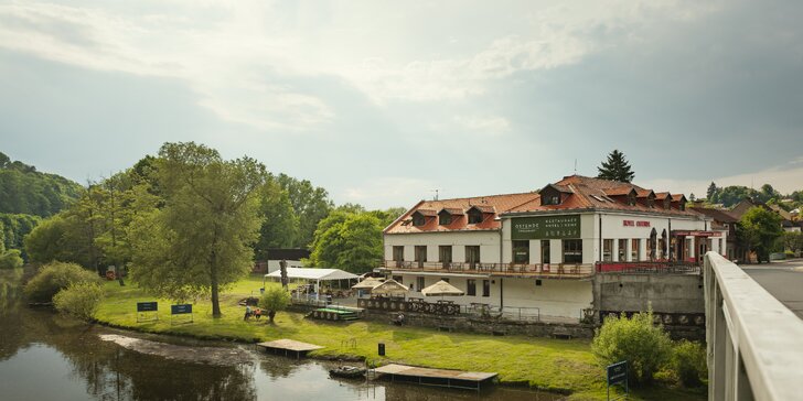 Dovolená ve středních Čechách pro vášnivé vodáky i turisty: pobyt bez či se snídaní přímo u břehu řeky Sázavy