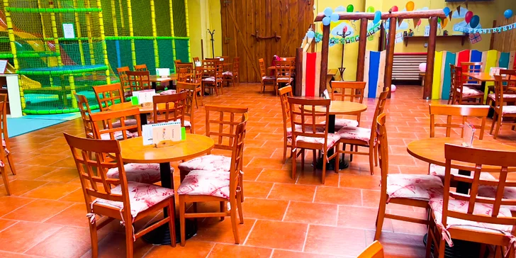 Hodina adventure golfu na krytém hřišti a drinky pro 2 nebo 4 osoby