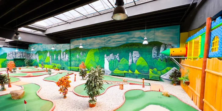 Hodina adventure golfu na krytém hřišti a drinky pro 2 nebo 4 osoby