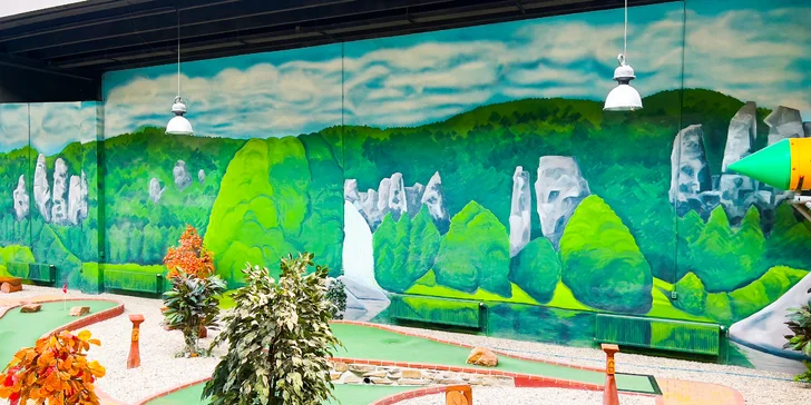 Hodina adventure golfu na krytém hřišti a drinky pro 2 nebo 4 osoby