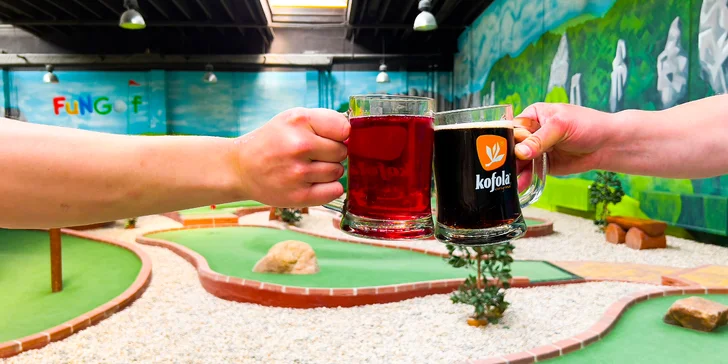 Hodina adventure golfu na krytém hřišti a drinky pro 2 nebo 4 osoby