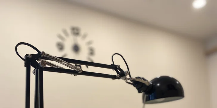 Přístrojová manikúra na Vinohradech: tvarování a úprava nehtů, gel lak i francouzská manikúra