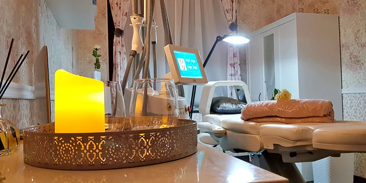 Mladší a krásnější: tejpování obličeje a krku včetně liftingu a regenerace 8 v 1