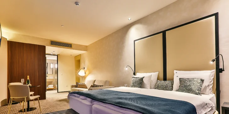 Dovolená v Černé Hoře: nový hotel 300 m od krásných pláží v historické Budvě, snídaně, 2 děti zdarma