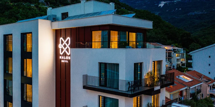 Dovolená v Černé Hoře: nový hotel 300 m od krásných pláží v historické Budvě, snídaně, 2 děti zdarma