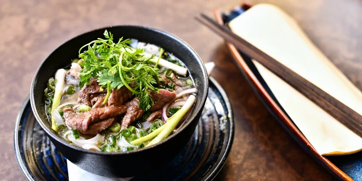 Vietnamské speciality pro dva: až 6chodové menu s pho, grilovaným bůčkem, hovězím i dezertem