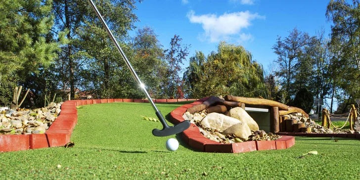 Adventure golf v krásném prostředí: jednotlivé vstupy či permanentka pro děti i dospělé