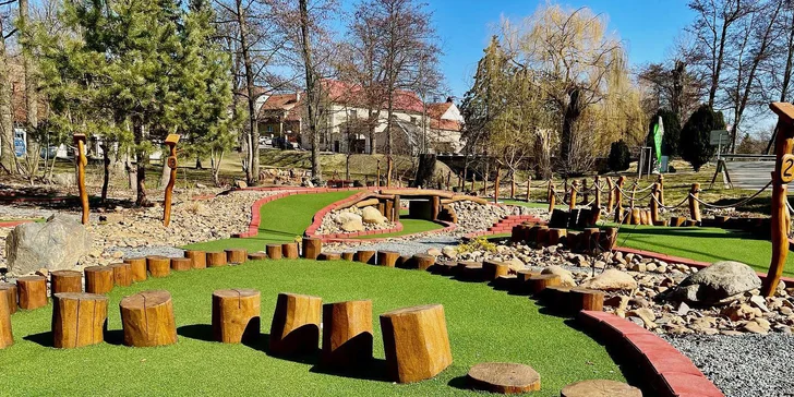 Adventure golf v krásném prostředí: jednotlivé vstupy či permanentka pro děti i dospělé