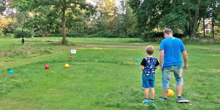 Zkuste golf jinak: denní nebo noční hra footgolfu pro 2 až 8 osob