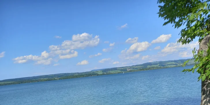 Zábava na vodní hladině: zapůjčení šlapadla či paddleboardu na 1 nebo 2 hodiny