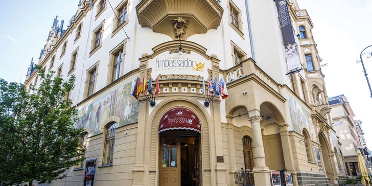 Luxusní pobyt v centru Karlových Varů: výborné jídlo, procedury, wellness s bazénem neomezeně