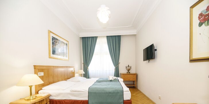 Luxusní pobyt v centru Karlových Varů: výborné jídlo, procedury, wellness s bazénem neomezeně