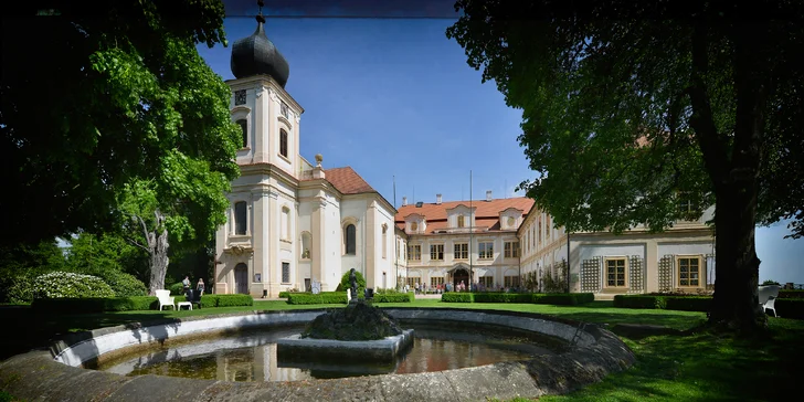 Zámecký pobyt: dobré jídlo, zámecký park s unikátním labyrintáriem i bazén