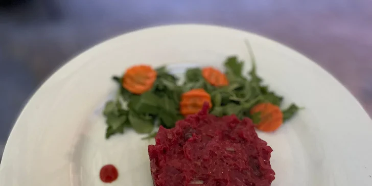 180g nebo 360g tatarák na český či italský způsob i křupavé topinky