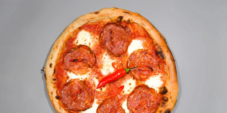 Pizza na místě i s sebou: klasická pizza dle výběru, 1-3x, 32 cm, včetně krabice i nápoje