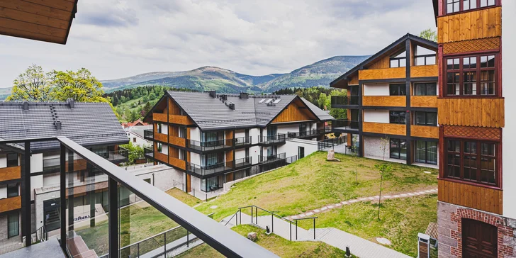 Polské Krkonoše, Karpacz: resort v alpském stylu, neomezený wellness a snídaně či polopenze