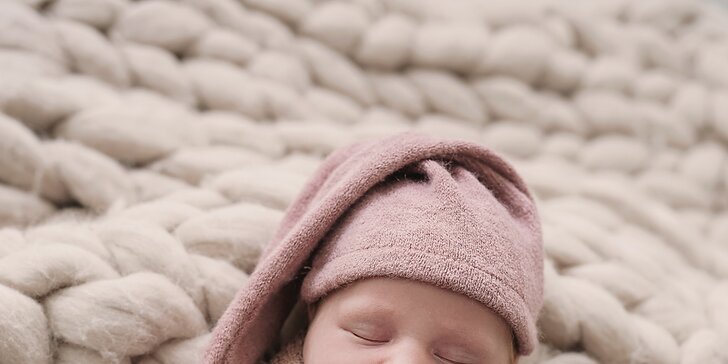 Krásné vzpomínky: newborn focení miminka vč. 10 upravených fotografií