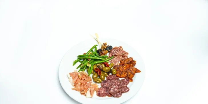 4chodové středomořské menu pro dva: tapas, těstoviny s krevetami či kuřecí prso supreme, čokoládový fondant