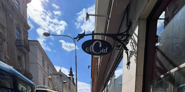 4chodové středomořské menu pro dva: tapas, těstoviny s krevetami či kuřecí prso supreme, čokoládový fondant