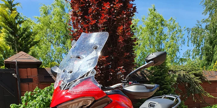 Zážitková jízda na dvou kolech: zapůjčení motocyklu BMW, Aprilia i Ducati