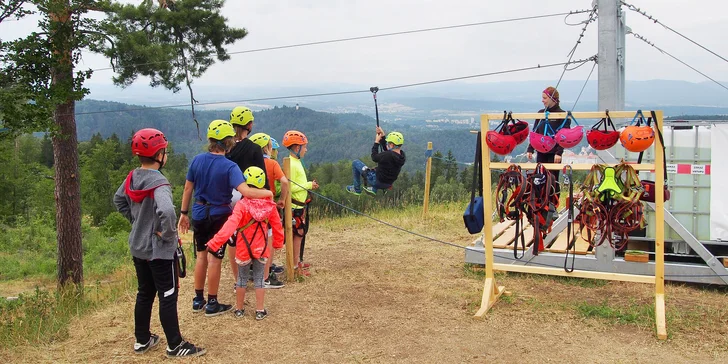 Pořádný adrenalin: hodinový pronájem lesní dráhy zip-line o délce 321 m pro neomezený počet osob