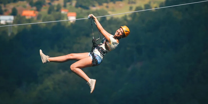 Pořádný adrenalin: hodinový pronájem lesní dráhy zip-line o délce 321 m pro neomezený počet osob