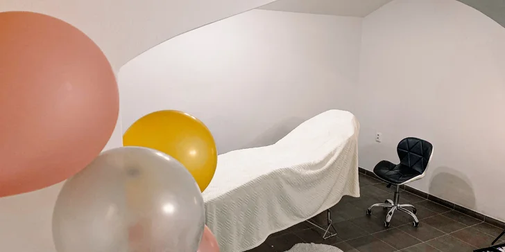 Vlastní řasy jako panenka a upravené obočí: laminace obočí i lash lifting řas