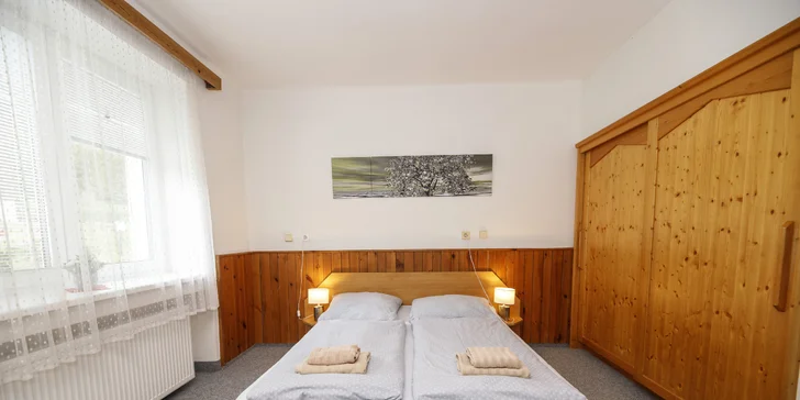 Pobyt v Krušných horách: ubytování se snídaní v pokojích či apartmánech