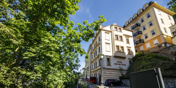 4* pobyt v centru Karlových Varů: ubytování se snídaní, polopenzí či plnou penzí, masáží i neomezeným wellness
