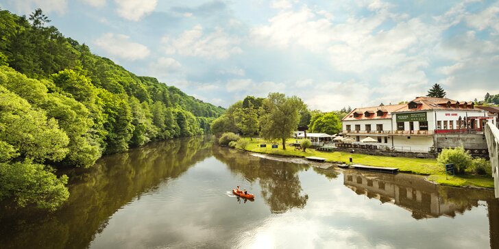 Dovolená ve středních Čechách pro vášnivé vodáky i turisty: pobyt přímo u břehu řeky Sázavy