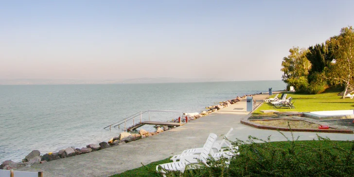 Relax u Balatonu: soukromá pláž, neomezený wellness a snídaně