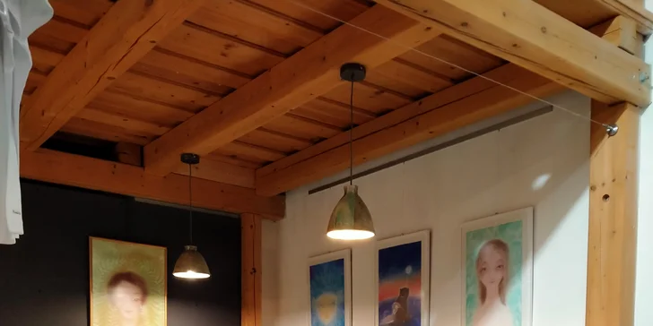Sladká nebo slaná palačinka, toust nebo grilovaný hermelín a nápoj