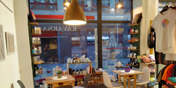 Sladká nebo slaná palačinka, toust nebo grilovaný hermelín a nápoj