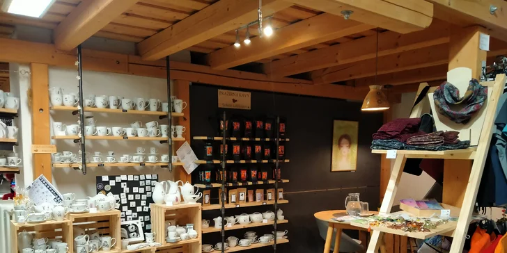 Sladká nebo slaná palačinka, toust nebo grilovaný hermelín a nápoj