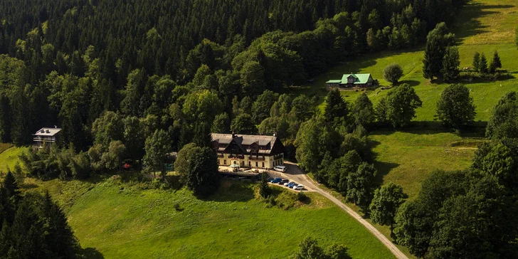 Jaro a léto ve Špindlu: bazén, polopenze i večery u grilu