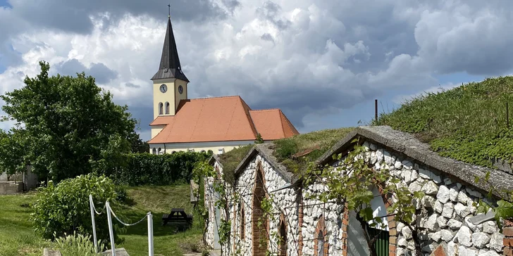 Venkovní úniková hra na kole: vinařská cykloexitovka krajinou Modrých hor