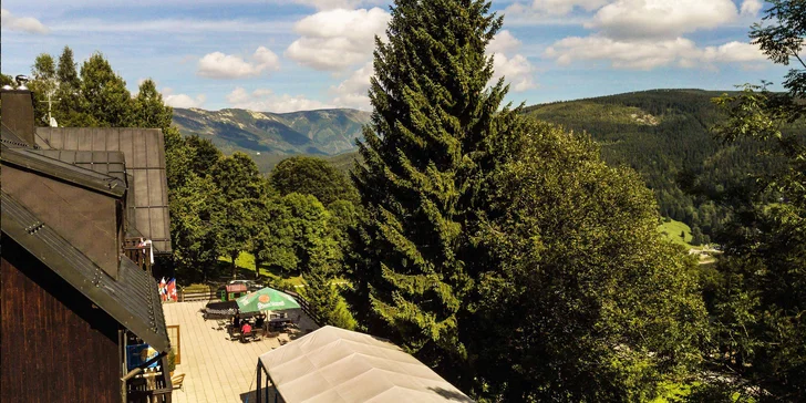 Léto a podzim ve Špindlu: bazén, polopenze i večery u grilu