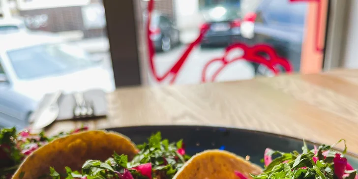 Mexické degustační menu pro dvě osoby: nachos a tacos dle výběru, omáčky i brownie