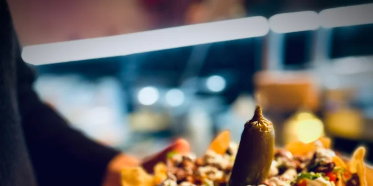 Mexické degustační menu pro dvě osoby: nachos a tacos dle výběru, omáčky i brownie