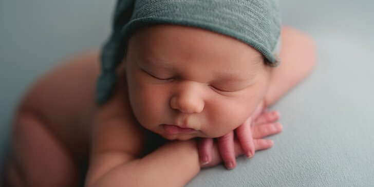 Krásné vzpomínky: newborn focení miminka vč. 10 upravených fotografií