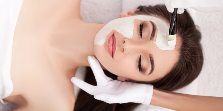 Kosmetické ošetření pleti i s masáží: čisticí gel, úprava obočí, peeling i hloubkové čištění pleti masážním přístrojem