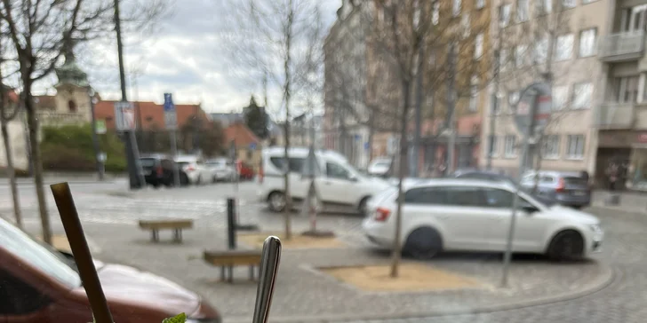 Snídaně či brunch pro 1 nebo 2 os. ve Vršovicích: vejce benedikt, uzený losos, lívance, káva, limonáda