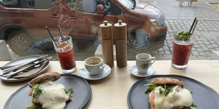 Snídaně či brunch pro 1 nebo 2 os. ve Vršovicích: vejce benedikt, uzený losos, lívance, káva, limonáda