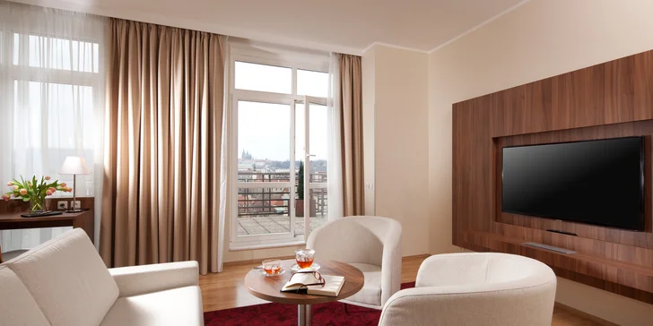 Pobyt v historickém centru Prahy: ubytování ve 4* hotelu, snídaně i luxusní pohoštění s lahví sektu
