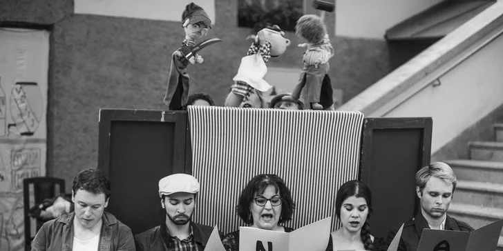Vstupenka na divadelní představení ŽižKabaret na dvoře ŽDJC