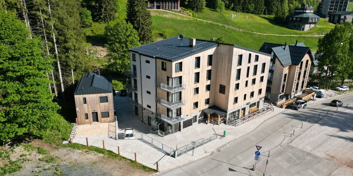 Jarní pobyt v Peci pod Sněžkou: designový 4* hotel se snídaní a slevou do restaurace