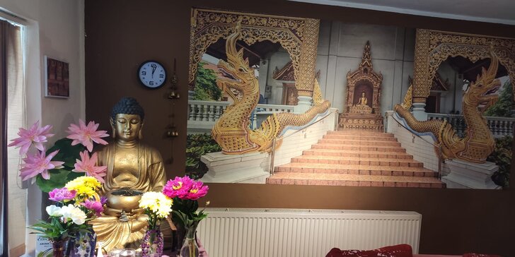 Až 90 min. thajských masáží: lávové kameny, bylinné sáčky i olejová masáž nebo masáž zad a nohou